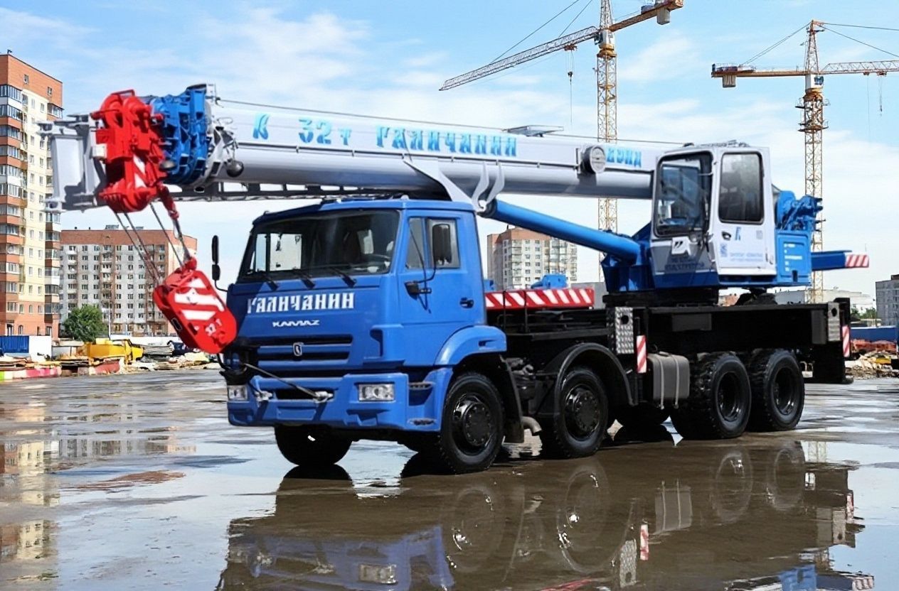 Автокран Галичанин 32 тонны с длиной стрелы 31 м